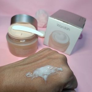 Menjaga Elastisitas Kulit Bersama Wardah Collagen Moisturizer
